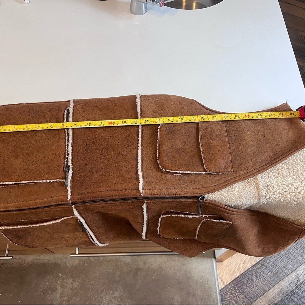 Brown Shearling Vest with Pockets - Picture 6 of 6